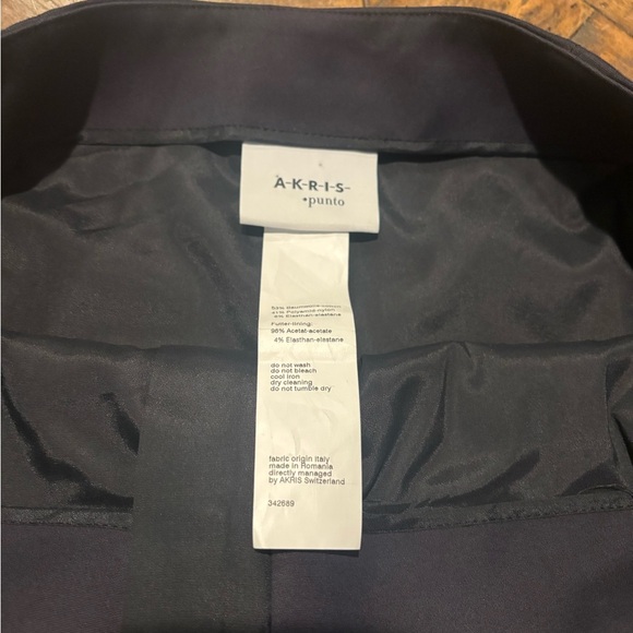 Akris Punto Navy Midi Skirt in size 12. Great condition! Front zip - Picture 5 of 16